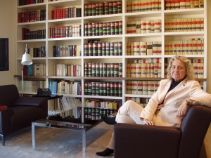 María José Ferrer de San-Segundo, Doctora en Derecho, Licenciada en Ciencias Políticas y de la Administración